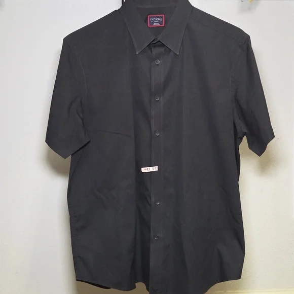 UNTUCKit | Button Down Short Sleeve | Large - Picture 1 of 3